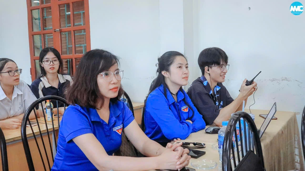 Nhấn để phóng to